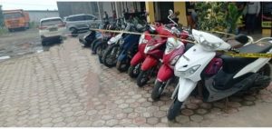 Tampak 14 unit motor curian pelaku di amankan di Polsek Bahodopi