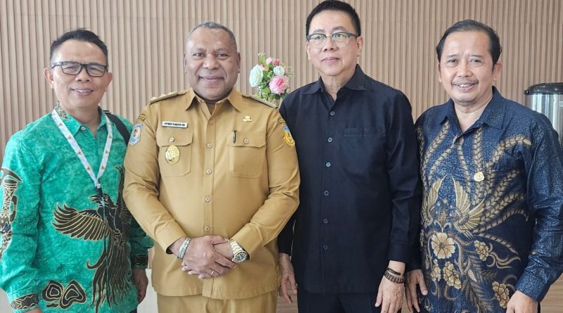 Ketua KTP2JB Dr.Suprapto, wakil Gubernur Papua Aryoko Alberto Ferdinand Rumaropen, S.P., M.Eng, Yosep Adi Prasetyo Ketua Dewan Pers (2016-2019) Syamsudin Hadi Sutarto waketum SPS