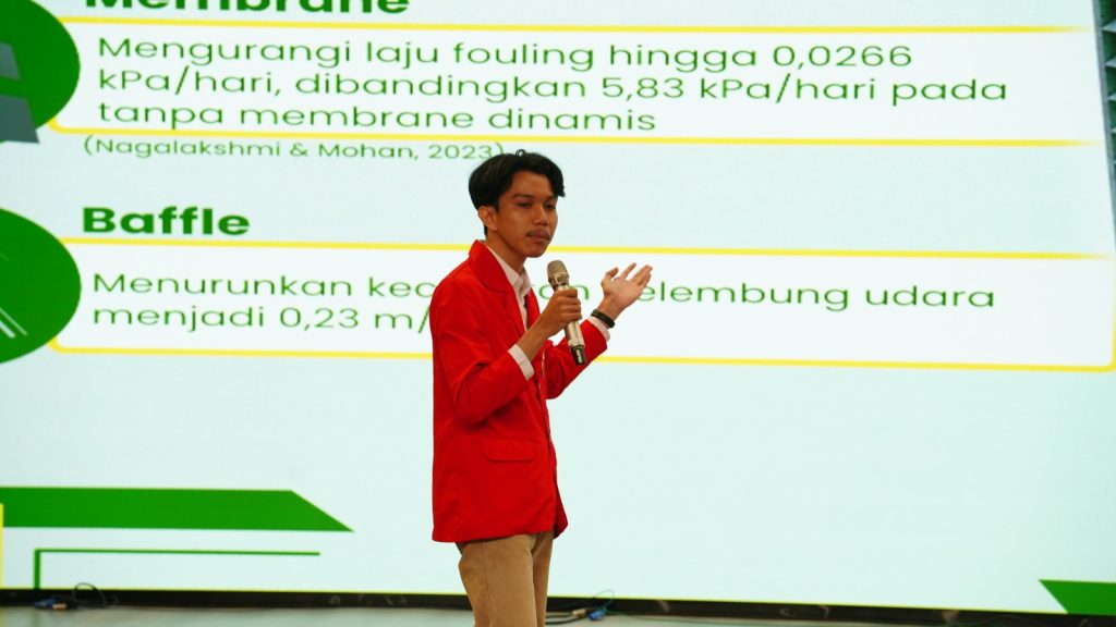 Caption. Mahasiswa dari Universitas Hasanuddin Makassar mempresentasikan karya tulis ilmiah dalam lomba LKTI memperingati Hari Lingkungan Hidup Sedunia (HLHS) 2025 yang di selenggarakan oleh PT IMIP. Foto: Dok. PT IMIP