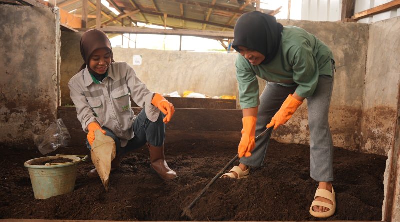 IMIP Membuat Terobosan Bersama Kelompok Tani Binaanya Sampah Organik Di olah Jadi Nilai Mahal.